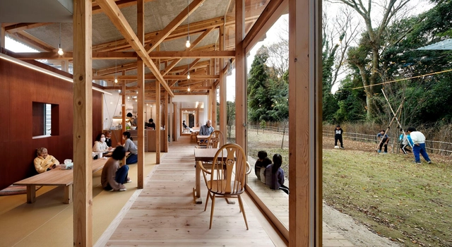 Cómo la arquitectura facilita la interacción social en el cuidado: 9 residencias para personas mayores en Japón - Imagen Principal