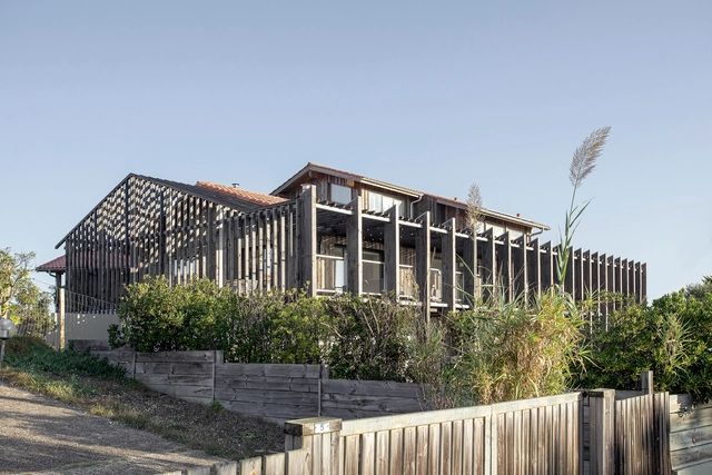Wood is the New Black House / Java Architecture - Exterior Photography, Houses, Balcony