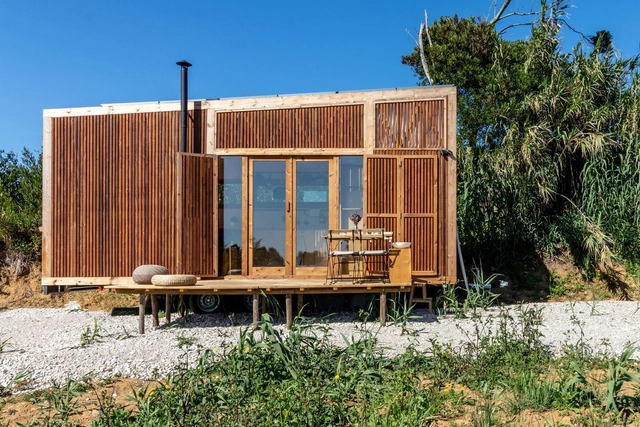 Entre la artesanía en madera y el diseño de espacios pequeños: conociendo las obras de Madeiguincho en Portugal - Imagen Principal