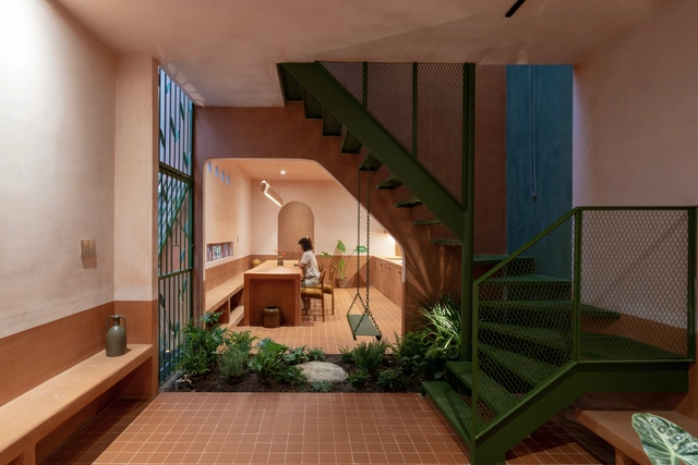 Earthenware House / NAQI & Partners - Houses
