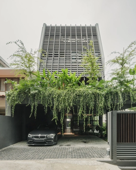 Casa de infinitos árboles / Freight Architects - Casas