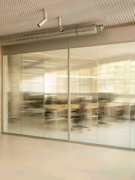 Chez Riot Office Space / ūti architectes - Offices Interiors