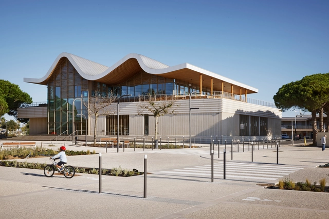 Event Hall L’Agora and Ernest Hemingway Media Library / Ateliers A+ - Exterior Photography, Cultural Center
