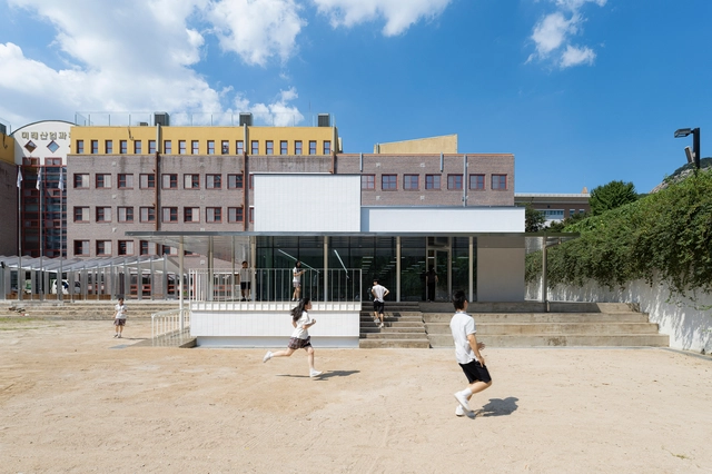 Mirae 科技高中食堂扩建项目 / Bare Ground Architects - 建筑图, 高中, 围栏