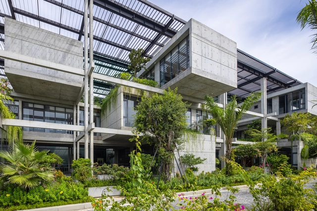 Oficinas de fábrica textil / Ho Khue Architects - Fotografía exterior, Edificio De Oficinas, Balcón