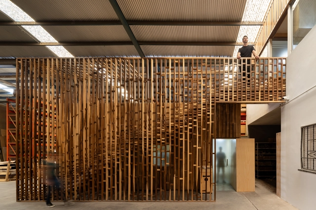 Maderas Selectas / Andres Milos Arquitectos + Boris Bacaluzzo - Fotografía interior, Arquitectura Industrial, Fijación Vigas