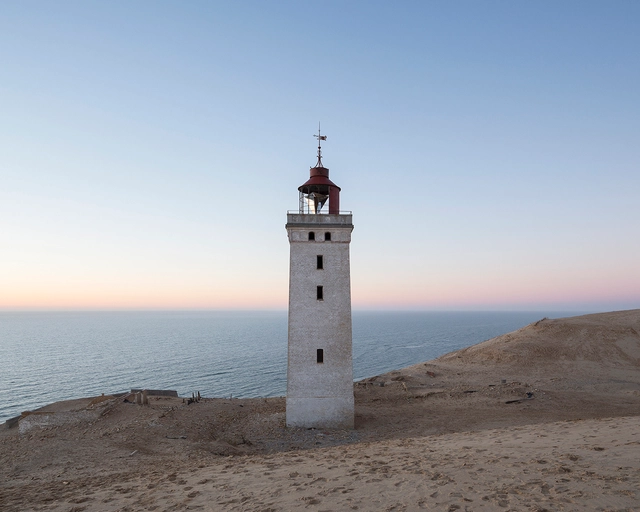 Navigating Boundaries: The Architectural Legacy of Lighthouses - Featured Image
