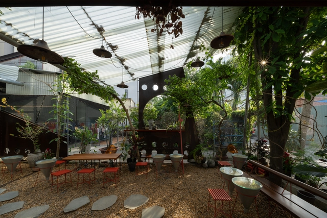 Café Thao Dien / xưởng xép - Interiores De Cafeterías