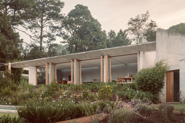 Casa Entre dos Ríos / Taller 3000 - Casas