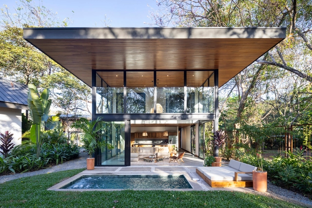 Casa Indo Avellanas / Garton Group Architecture  - Casas