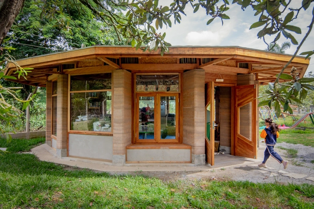 Una escuela sustentable Brasil / Sem Muros Arquitetura Integrada - Fotografía exterior, Escuelas, Fijación Vigas