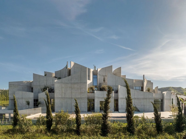 Hospital Veterinário de Tirana / Davide Macullo Architects - Veterinária