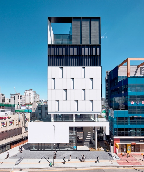 Triplet Code Imun Neighborhood Facility / L'EAU design - Exterior Photography, Commercial Architecture