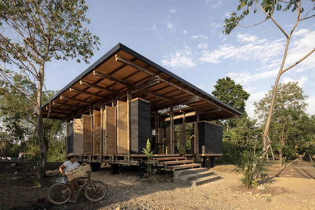 La Panificadora centro desarrollo y de producción rural / Natura Futura Arquitectura - Fotografía exterior, Centro Comunitario, Fijación Vigas