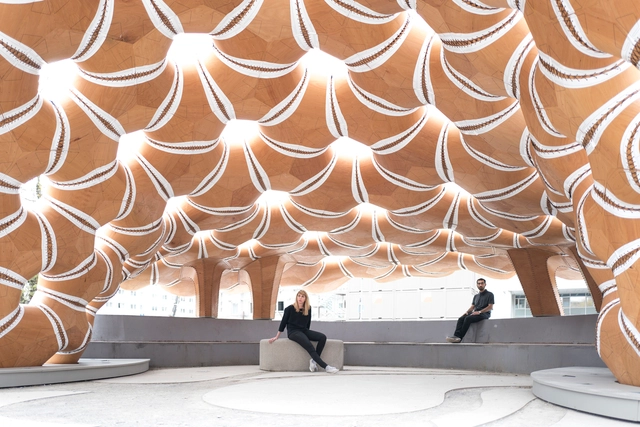 ¿Qué son los metamateriales?: innovaciones en arquitectura desde la invisibilidad acústica hasta la protección sísmica - Imagen Principal