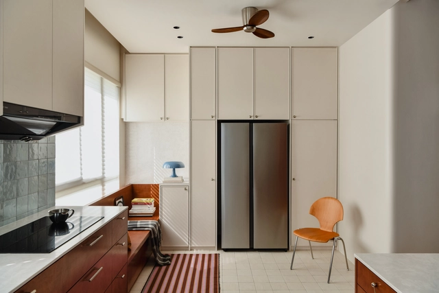 16 Crimson Unfold Apartment / Wuuu Studio - Interior Photography, Apartments, Kitchen, Door, Lighting, Countertop