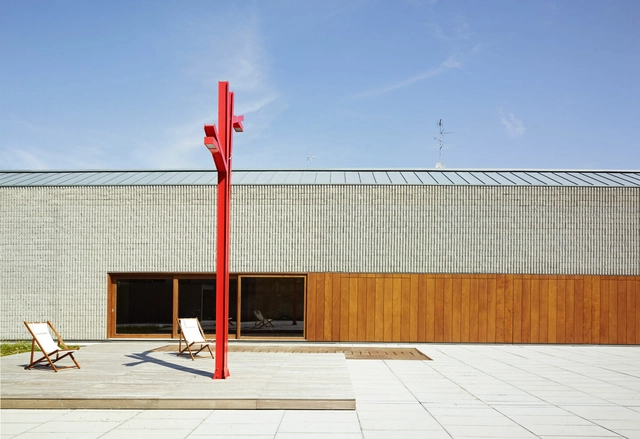 Material Matchmaking: When Wood Engages with Contemporary Counterparts - Featured Image