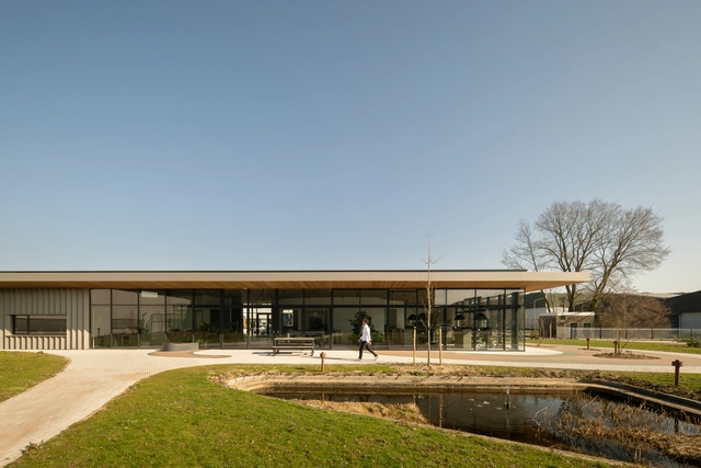 Sede da Aluned / HA-HA Design & Development - Edifícios De Escritórios
