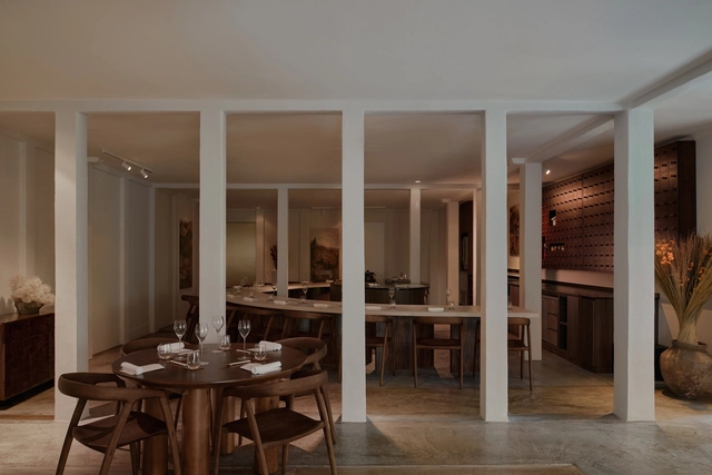 ASU Restaurante / Brock Carmichael Asia - Fotografía interior, Interiores De Hotelería Y Entretenimiento, Sillas