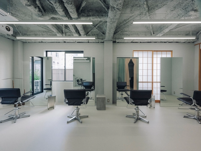 Onn Hair Salon / Spicy Architects + swarm Inc. - Renovation