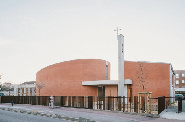 Igreja de Borderouge / studio.AQUI + Triptyque architectes - Fotografia de Exterior, Igreja