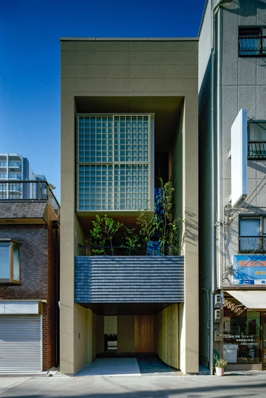 Private lodging in Minato-ku / FujiwaraMuro Architects - Houses