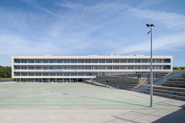 Nuevo Instituto de Enseñanza Secundaria Vía de la Plata / Ricardo González Martínez, Enrique Villar Pagola, Rodrigo Zaparaín Hernández - Fotografía exterior, Escuela Secundaria