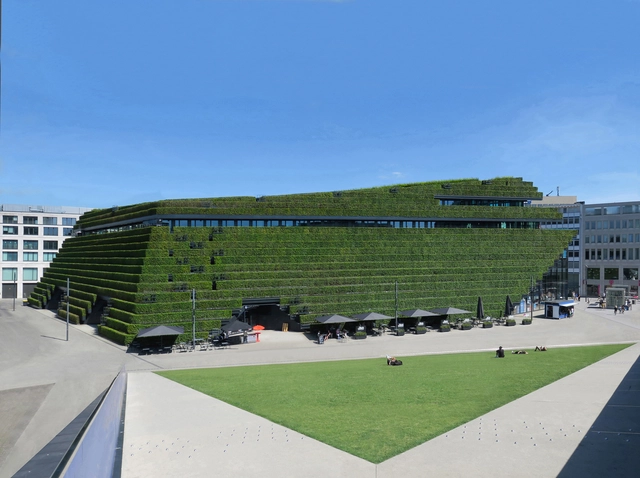 Paul Clemence Captures Ingenhoven Architects’ Kö-Bogen II and Its Landmark Green Facade - Featured Image