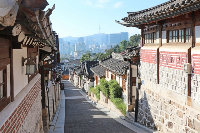 The Korean Hanok: Exploring Traditional Architecture's Environmental Principles - Featured Image