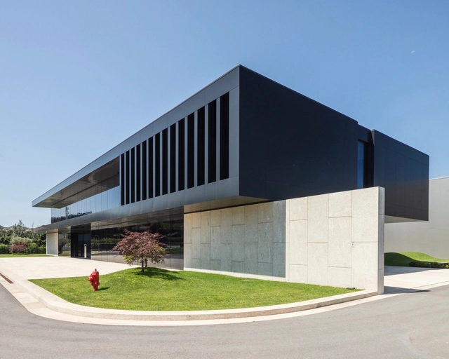 Edifício Industrial Porminho / TRAMA arquitetos - Fábrica