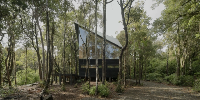 Refugio Calfuco / Tomás de Iruarrizaga - Fotografía exterior, Cabañas & Lodges, Bosque