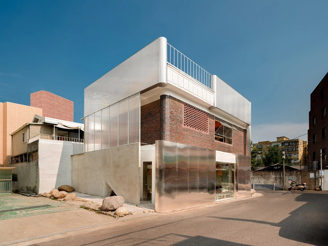 Modern Spolia: Harvesting Building Materials from Demolition Sites - Featured Image