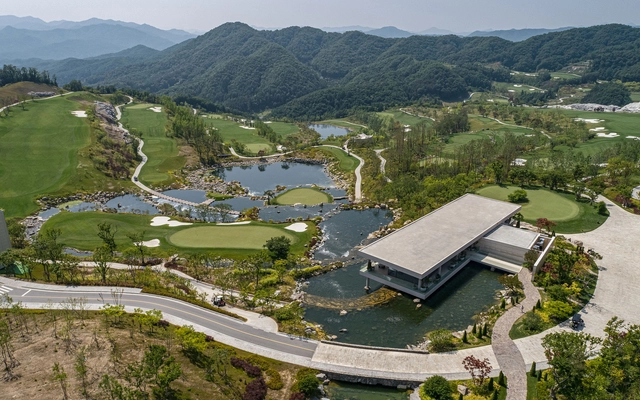 CASCADIA Club de Golf / STRX Architects - Fotografía exterior, Hotelería Y Entretenimiento