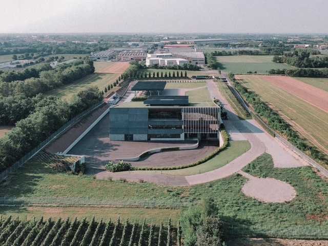 Planta de Producción de Vino Monte Rossa/ aa-ls luigi serboli architetti - Fotografía exterior, Infraestructura