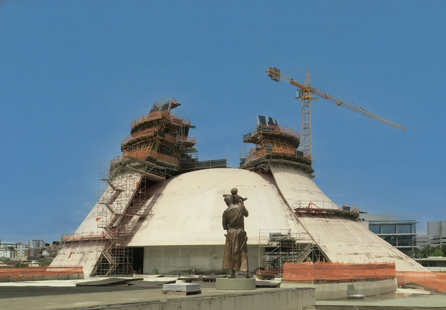 La construcción de la Catedral Cristo Rei de Niemeyer en Belo Horizonte a través del lente de Paul Clemence - Imagen Principal