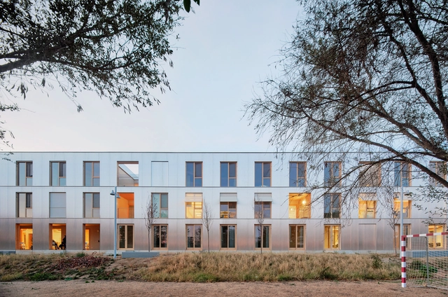 Refugio para mujeres sin hogar en Barcelona / Vivas Arquitectos - Vivienda Social