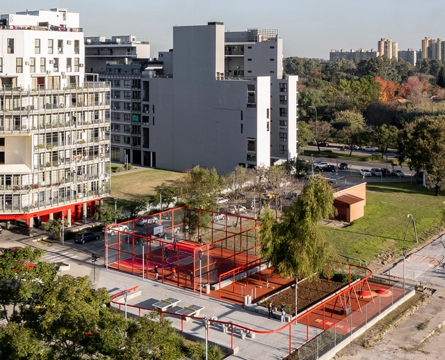 Plaza Barrio Olímpico  / Región Austral  - Fotografía exterior, Comunidad, Fachada