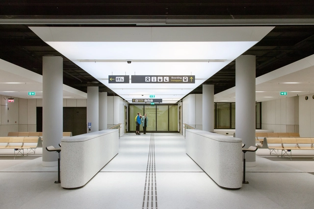 UK Terminal Amsterdam Centraal Station / Superimpose Architecture + architectural studio ZJA - Interior Design