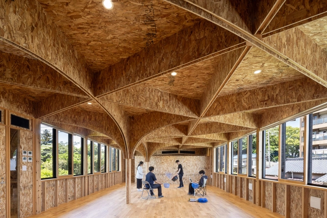 Oficina entre la Brisa/ Furumori Koichi architectural design studio+Daiki Kuwahara - Fotografía interior, Arquitectura Comercial, Fijación Vigas
