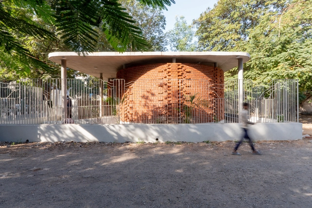 She Block Breastfeeding Centers for Mothers on the Move / Aangan Collaborative LLP - Exterior Photography, Cultural Architecture