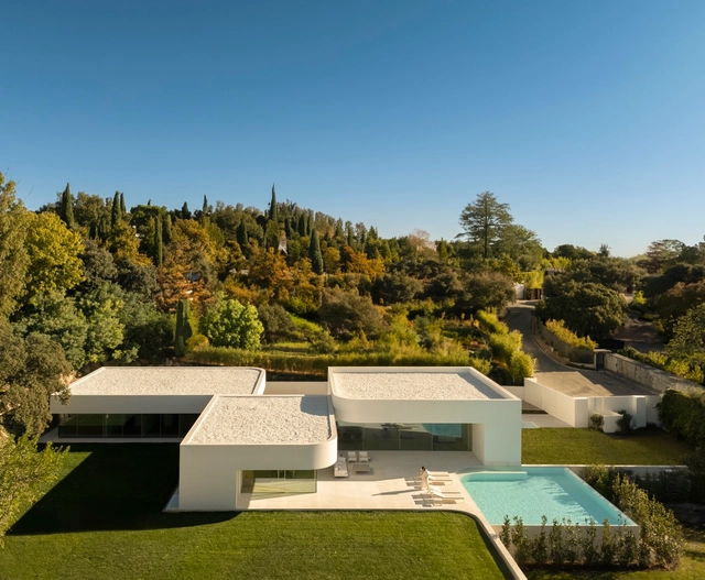Villa 18, House in la Moraleja / Fran Silvestre Arquitectos - Houses