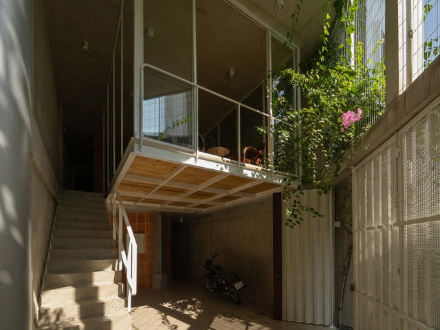 Casa Gia Dinh / G+architects - Fotografía interior, Casas, Escaleras, Balcón, Barandas