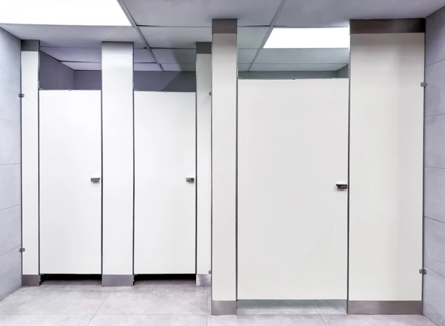 Más allá del bienestar: resoluciones de diseño en baños públicos que aportan privacidad e higiene - Imagen Principal