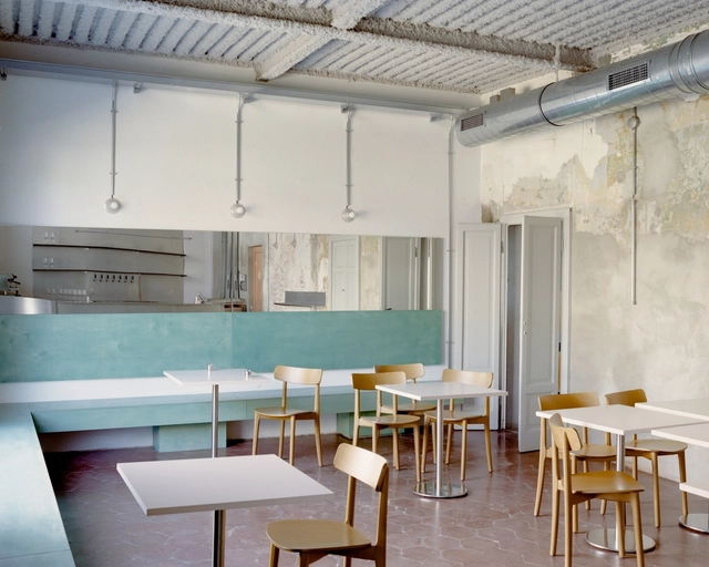 Una villa entre el cyberpunk y un bar de escucha / co.arch studio - Fotografía interior, Remodelaciones, Mesas, Sillas