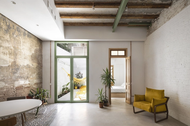 Reabilitação de Casa-Ateliê de Vidro Soprado em Barcelona / Nomadas Architecture - Fotografia de Interiores, Casas, Cadeira