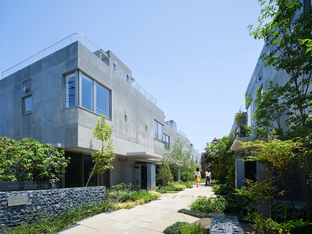 Nishiogi Comichi Terrace / Naruse Inokuma Architects - Exterior Photography, Housing, Balcony