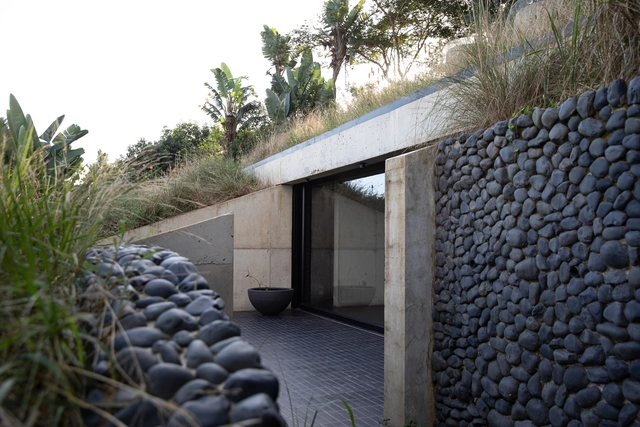 The Folly Multi-Purpose Retreat / Common Architecture - Residential Architecture