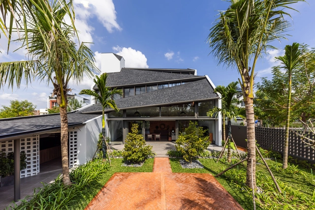 Tent House / Nha Dan Architects - Houses