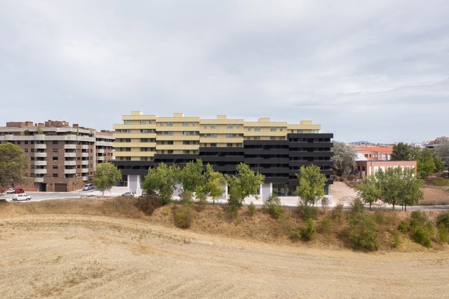 Vivienda Pública UNIT-E / GVG Estudio + MOEST - Fotografía exterior, Arquitectura De Uso Mixto