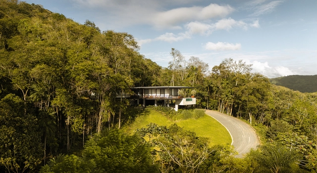 Refúgio na Montanha / VOO® - Casas